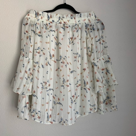 Wayf floral white off the shoulder blouse XS - Picture 3 of 4